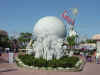 disney5_049_spaceship_earth6.jpg (51320 bytes)